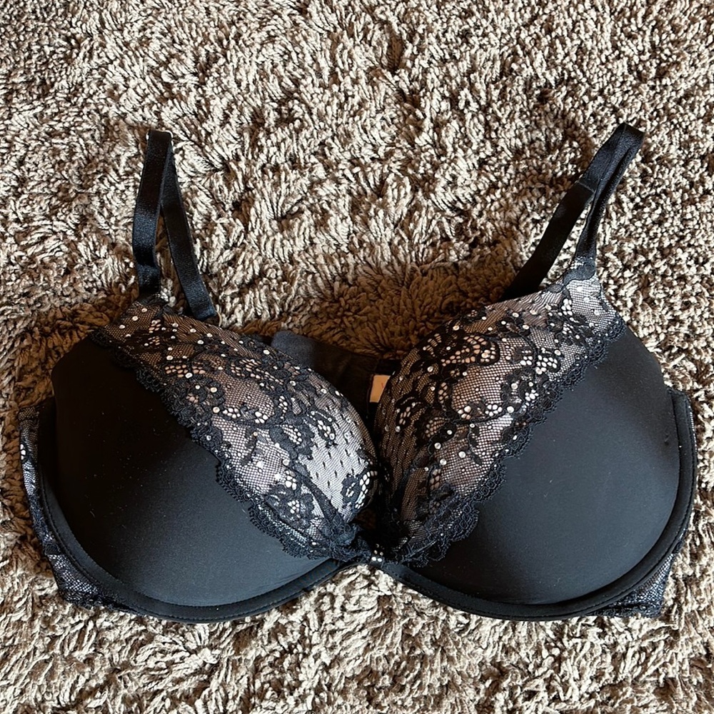 EUC Size 36D Victoria’s Secret Padded Demi Black Lace Bra